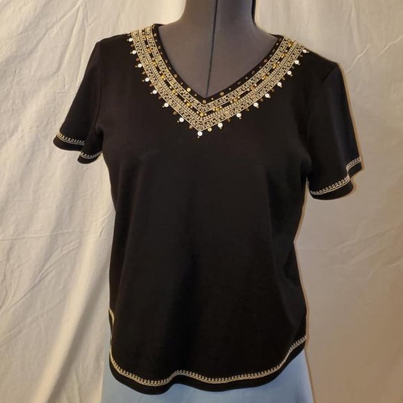 Alfred Dunner Tops - Alfred Dunner black and gold t-shirt